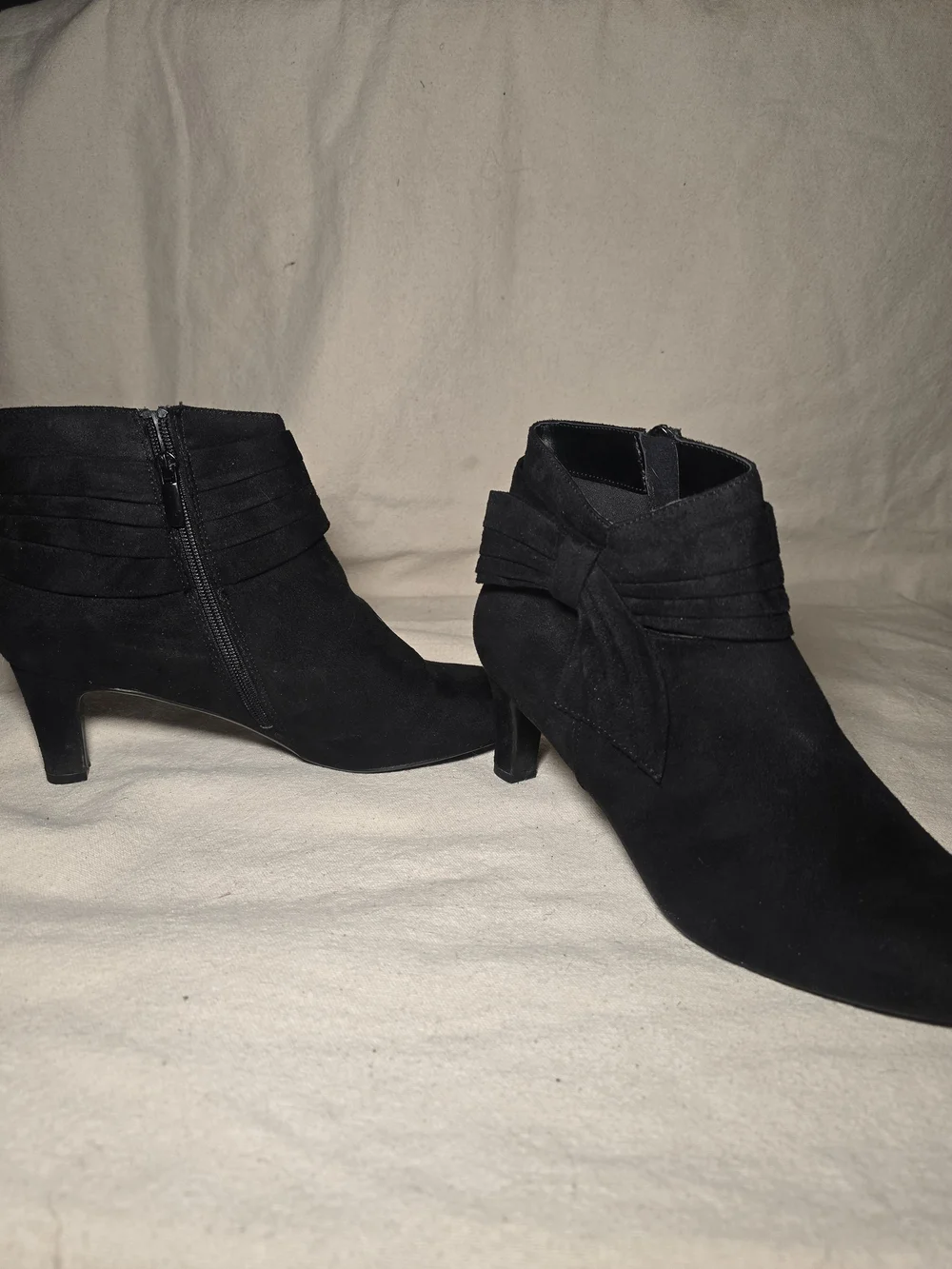 East 5th Black Suede Ankle Boot with Side Bow Accent Size 11